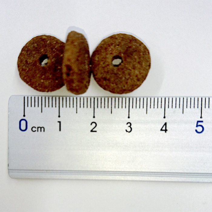 製品を定規で図ったイメージ